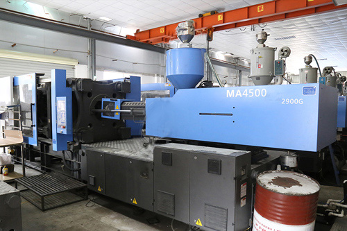 硬汉视频（tè）模具 大型注塑成型機台（tái）